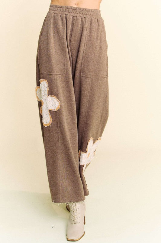 Davi & Dani Flower Patch Elastic Waist Wide Leg Pants tt